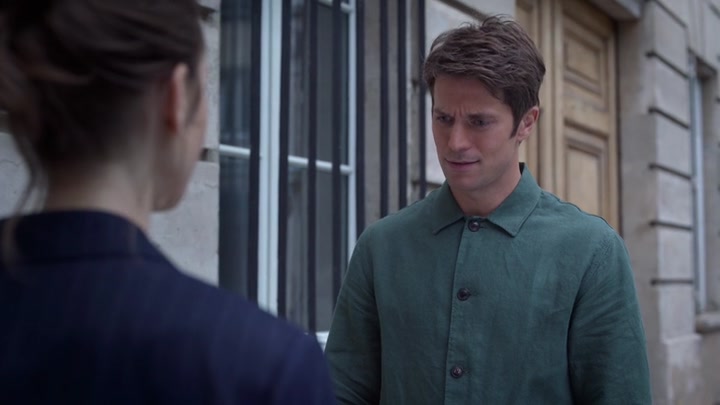 Emily_in_Paris_S02E07_WEBRip_x264-ION10_1594.jpg