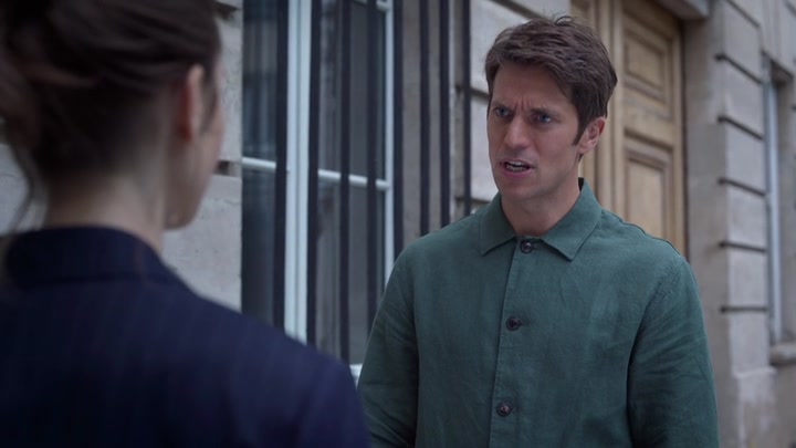 Emily_in_Paris_S02E07_WEBRip_x264-ION10_1596.jpg