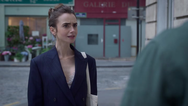 Emily_in_Paris_S02E07_WEBRip_x264-ION10_1597.jpg