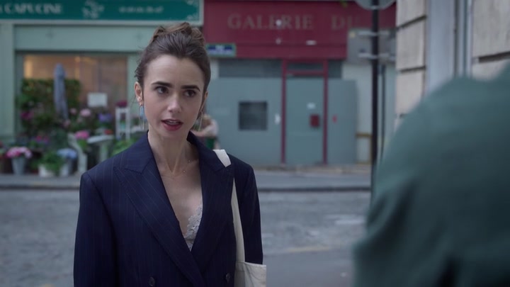 Emily_in_Paris_S02E07_WEBRip_x264-ION10_1605.jpg