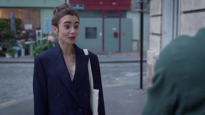 Emily_in_Paris_S02E07_WEBRip_x264-ION10_1610.jpg