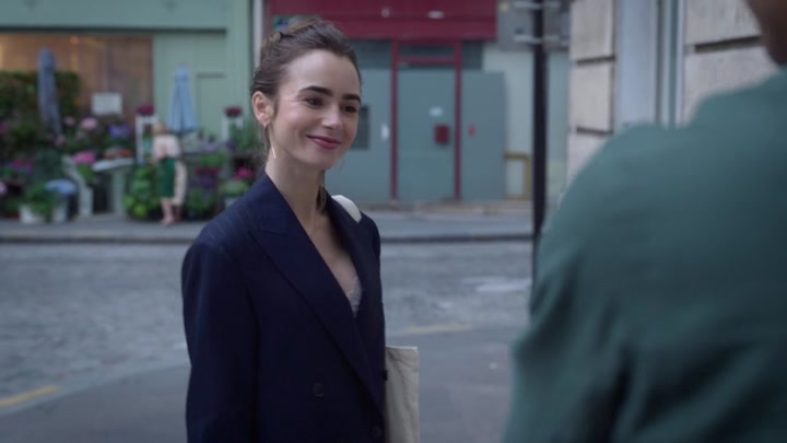 Emily_in_Paris_S02E07_WEBRip_x264-ION10_1613.jpg
