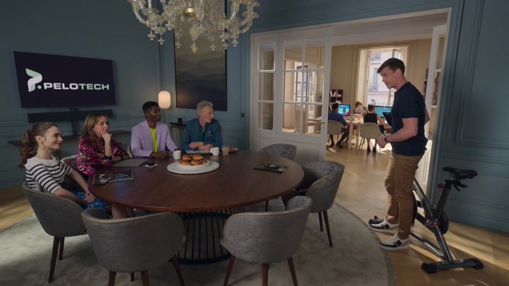 Emily_in_Paris_S02E07_WEBRip_x264-ION10_1658.jpg