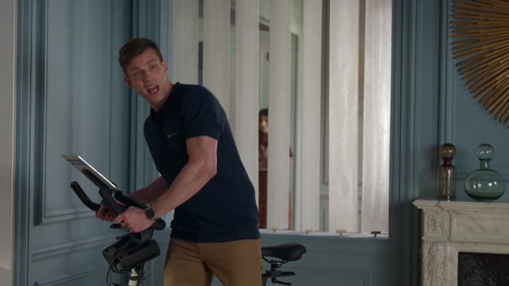 Emily_in_Paris_S02E07_WEBRip_x264-ION10_1662.jpg