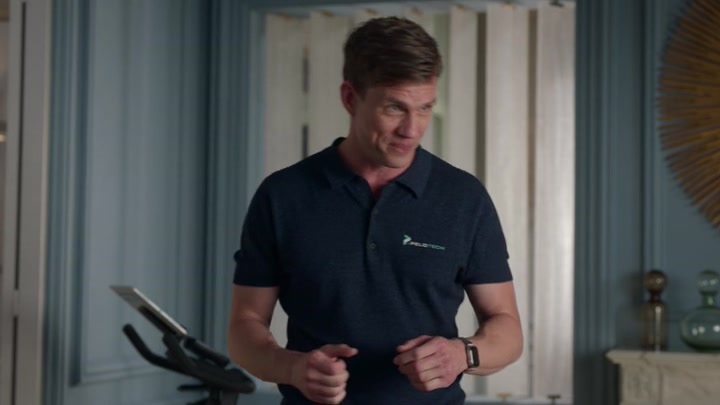 Emily_in_Paris_S02E07_WEBRip_x264-ION10_1671.jpg