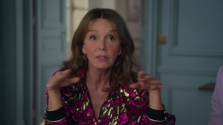 Emily_in_Paris_S02E07_WEBRip_x264-ION10_1713.jpg