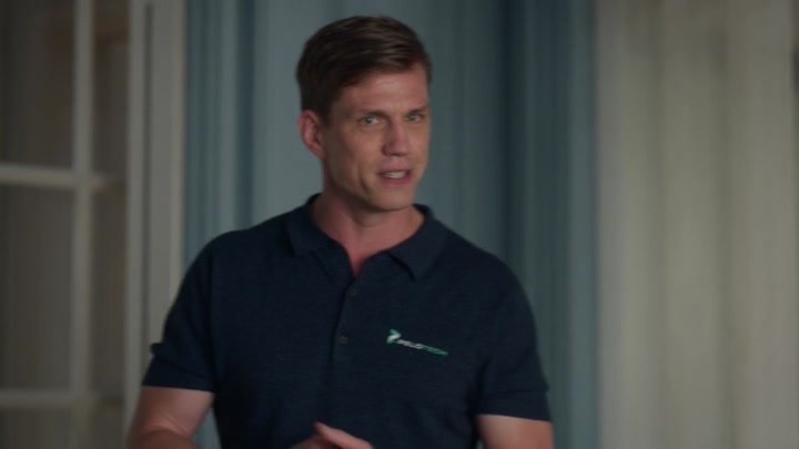 Emily_in_Paris_S02E07_WEBRip_x264-ION10_1719.jpg