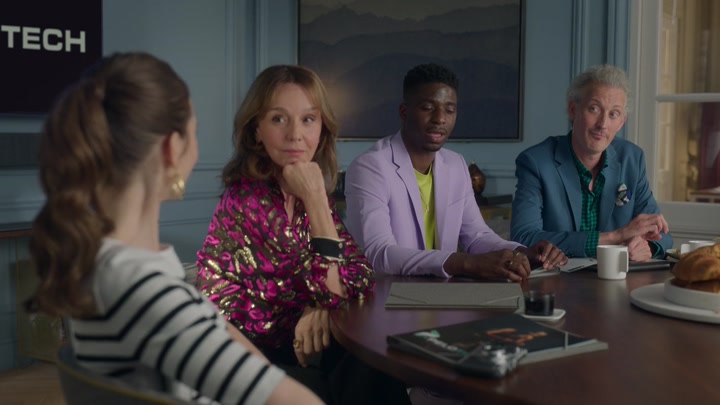 Emily_in_Paris_S02E07_WEBRip_x264-ION10_1725.jpg
