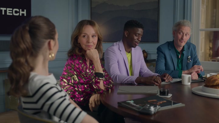 Emily_in_Paris_S02E07_WEBRip_x264-ION10_1726.jpg