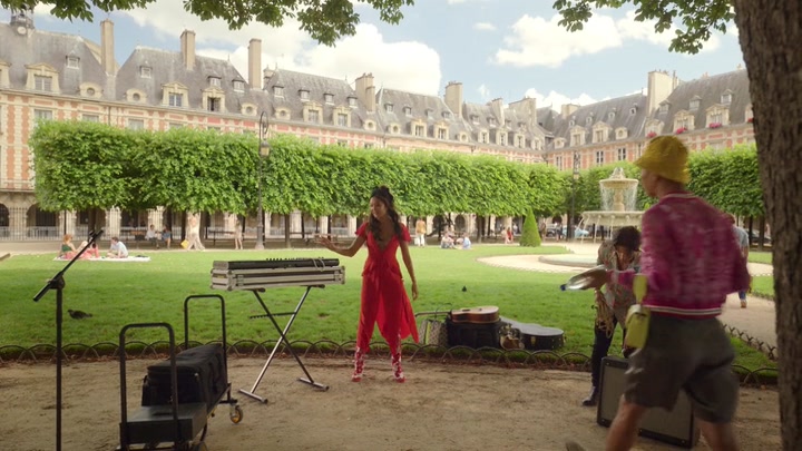 Emily_in_Paris_S02E07_WEBRip_x264-ION10_1822.jpg