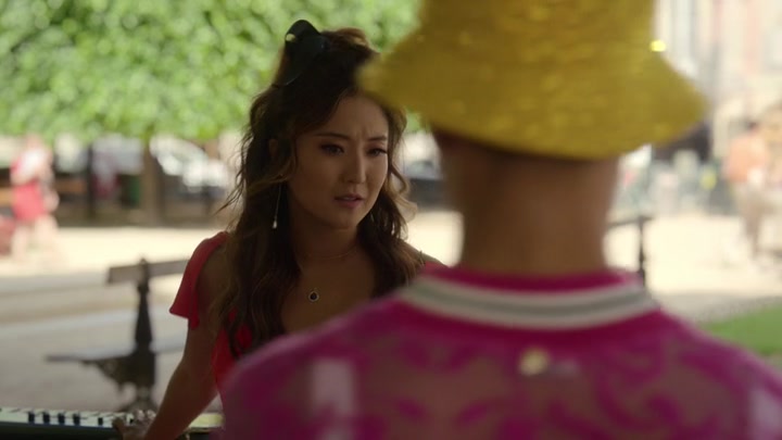 Emily_in_Paris_S02E07_WEBRip_x264-ION10_1825.jpg