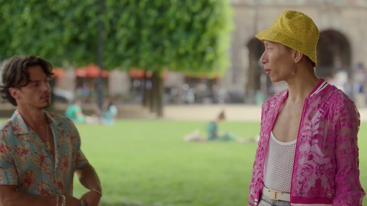 Emily_in_Paris_S02E07_WEBRip_x264-ION10_1831.jpg