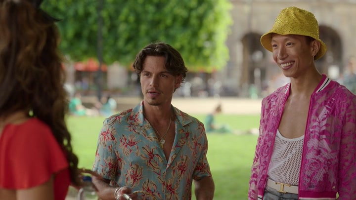 Emily_in_Paris_S02E07_WEBRip_x264-ION10_1839.jpg