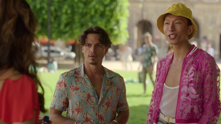 Emily_in_Paris_S02E07_WEBRip_x264-ION10_1845.jpg