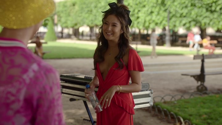 Emily_in_Paris_S02E07_WEBRip_x264-ION10_1852.jpg