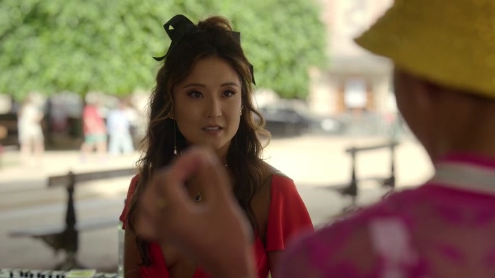 Emily_in_Paris_S02E07_WEBRip_x264-ION10_1862.jpg