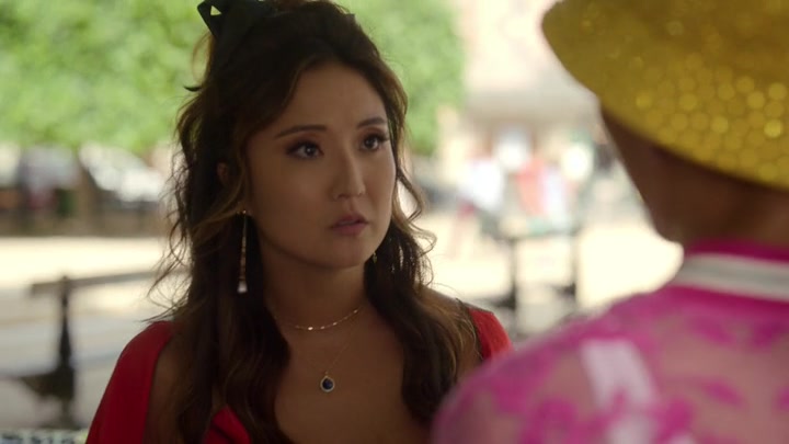 Emily_in_Paris_S02E07_WEBRip_x264-ION10_1876.jpg