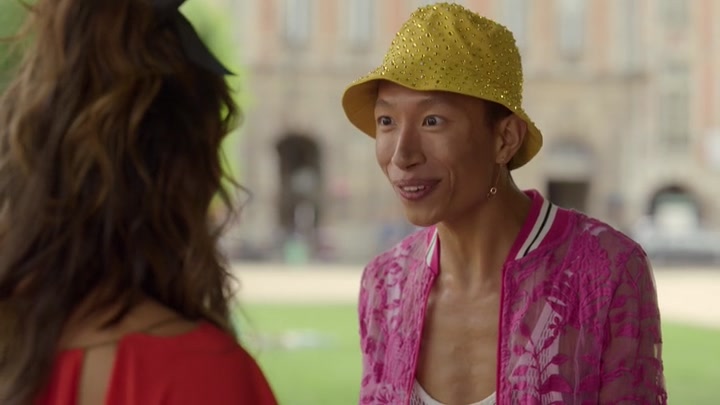 Emily_in_Paris_S02E07_WEBRip_x264-ION10_1882.jpg