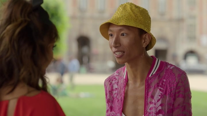 Emily_in_Paris_S02E07_WEBRip_x264-ION10_1891.jpg