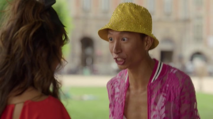 Emily_in_Paris_S02E07_WEBRip_x264-ION10_1894.jpg