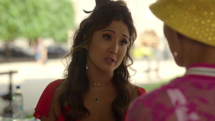 Emily_in_Paris_S02E07_WEBRip_x264-ION10_1916.jpg