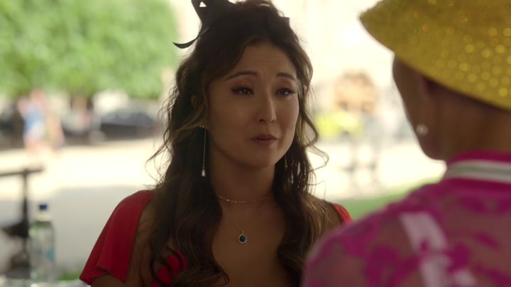 Emily_in_Paris_S02E07_WEBRip_x264-ION10_1918.jpg