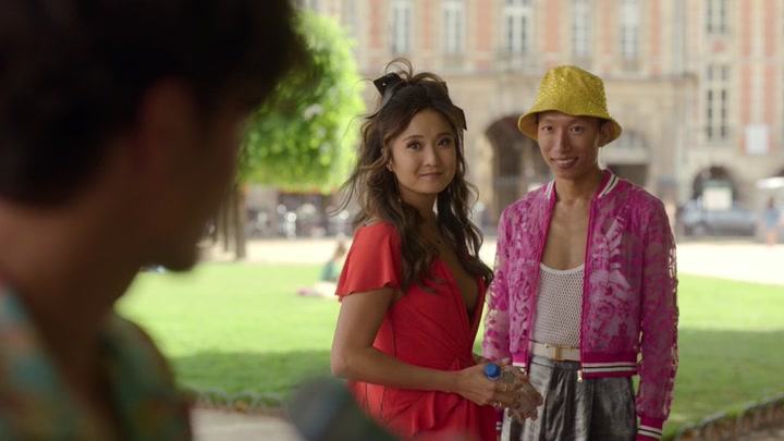 Emily_in_Paris_S02E07_WEBRip_x264-ION10_1937.jpg