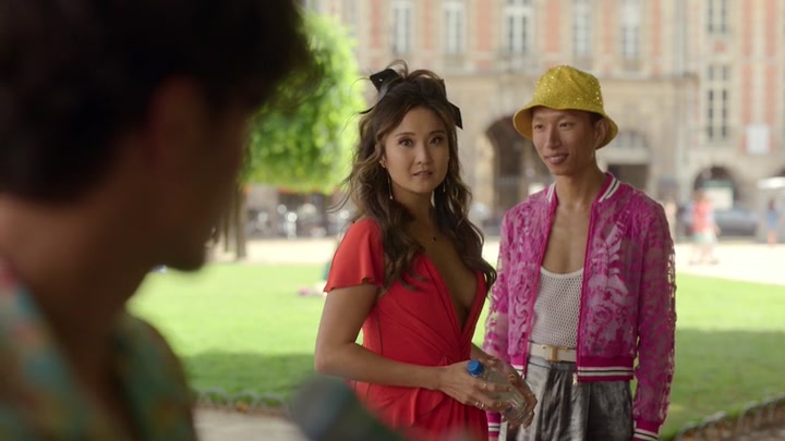 Emily_in_Paris_S02E07_WEBRip_x264-ION10_1941.jpg