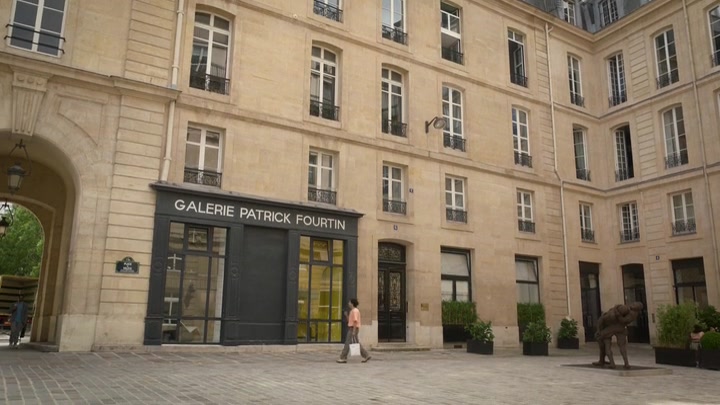 Emily_in_Paris_S02E07_WEBRip_x264-ION10_1949.jpg