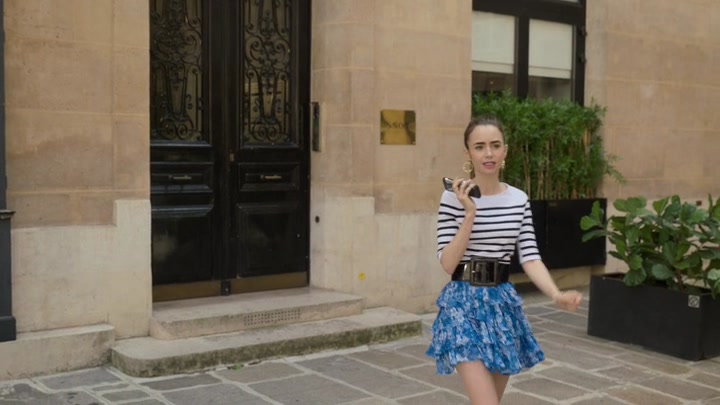 Emily_in_Paris_S02E07_WEBRip_x264-ION10_1958.jpg