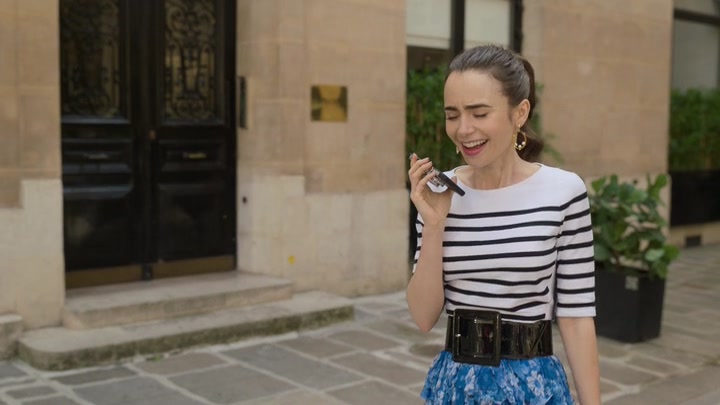 Emily_in_Paris_S02E07_WEBRip_x264-ION10_1963.jpg