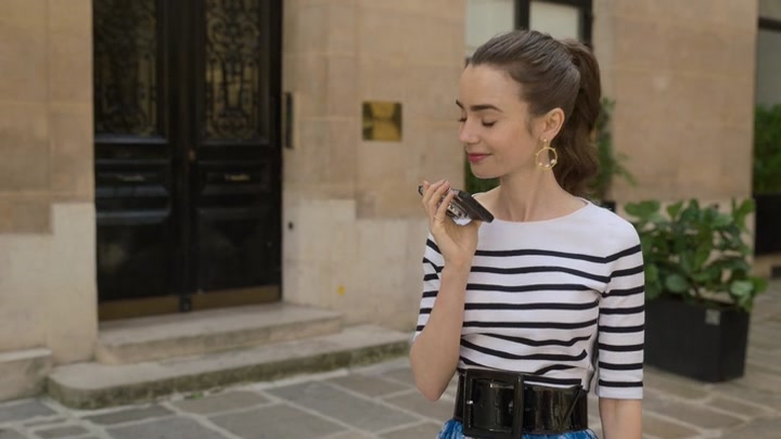 Emily_in_Paris_S02E07_WEBRip_x264-ION10_1971.jpg