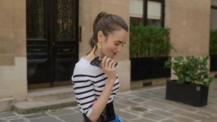 Emily_in_Paris_S02E07_WEBRip_x264-ION10_1978.jpg