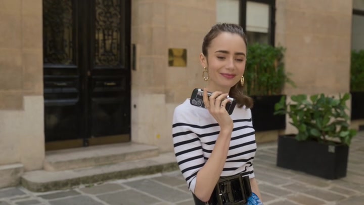 Emily_in_Paris_S02E07_WEBRip_x264-ION10_1981.jpg