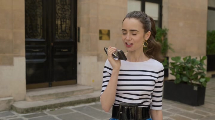 Emily_in_Paris_S02E07_WEBRip_x264-ION10_1986.jpg