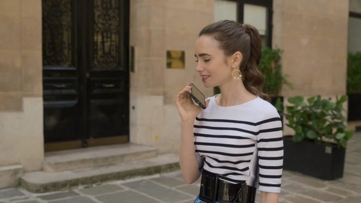 Emily_in_Paris_S02E07_WEBRip_x264-ION10_1988.jpg