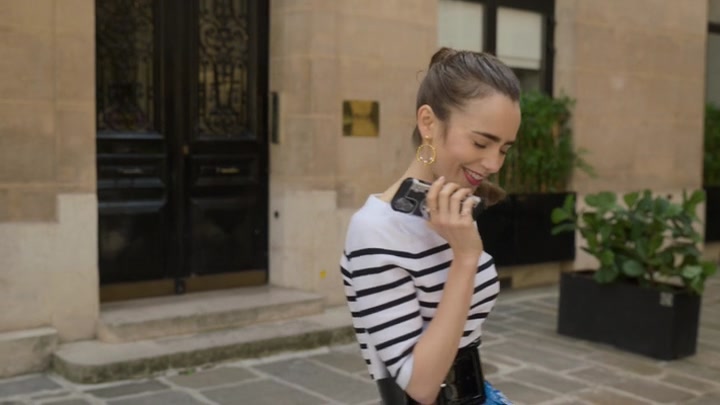 Emily_in_Paris_S02E07_WEBRip_x264-ION10_1995.jpg