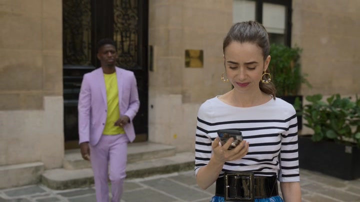 Emily_in_Paris_S02E07_WEBRip_x264-ION10_2011.jpg