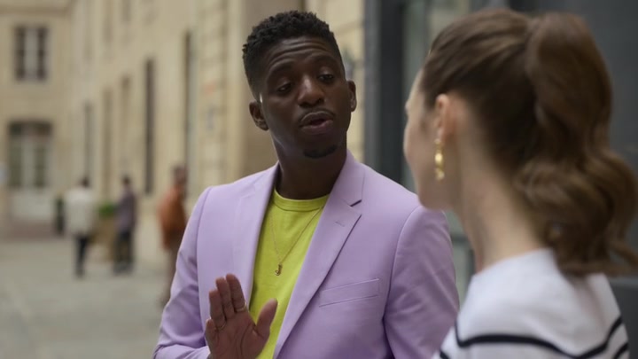 Emily_in_Paris_S02E07_WEBRip_x264-ION10_2040.jpg