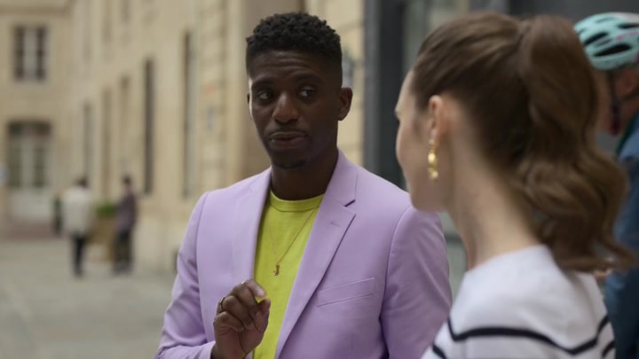 Emily_in_Paris_S02E07_WEBRip_x264-ION10_2047.jpg