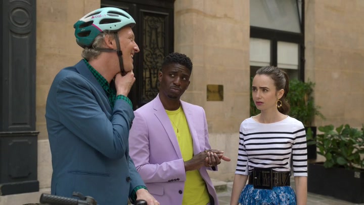 Emily_in_Paris_S02E07_WEBRip_x264-ION10_2051.jpg