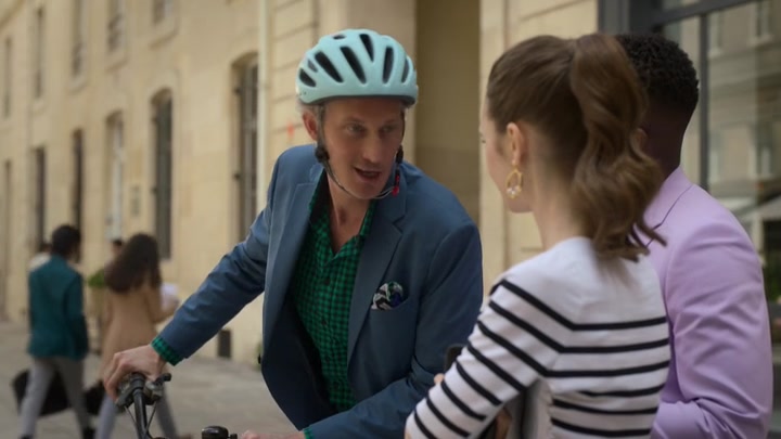 Emily_in_Paris_S02E07_WEBRip_x264-ION10_2062.jpg