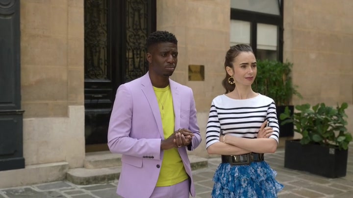 Emily_in_Paris_S02E07_WEBRip_x264-ION10_2067.jpg