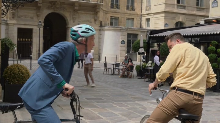 Emily_in_Paris_S02E07_WEBRip_x264-ION10_2077.jpg