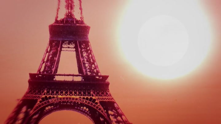 Emily_in_Paris_S02E07_WEBRip_x264-ION10_2093.jpg