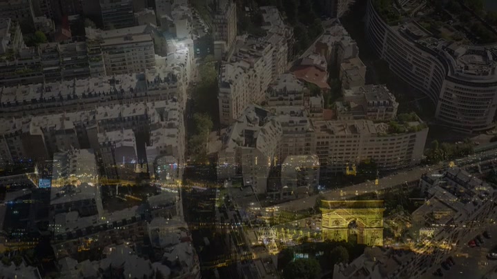 Emily_in_Paris_S02E07_WEBRip_x264-ION10_2097.jpg