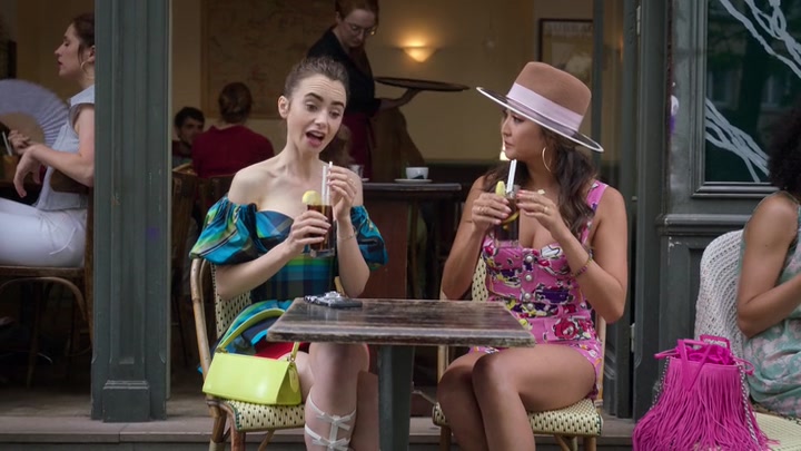 Emily_in_Paris_S02E07_WEBRip_x264-ION10_2113.jpg