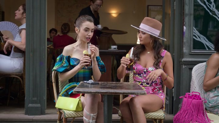 Emily_in_Paris_S02E07_WEBRip_x264-ION10_2114.jpg