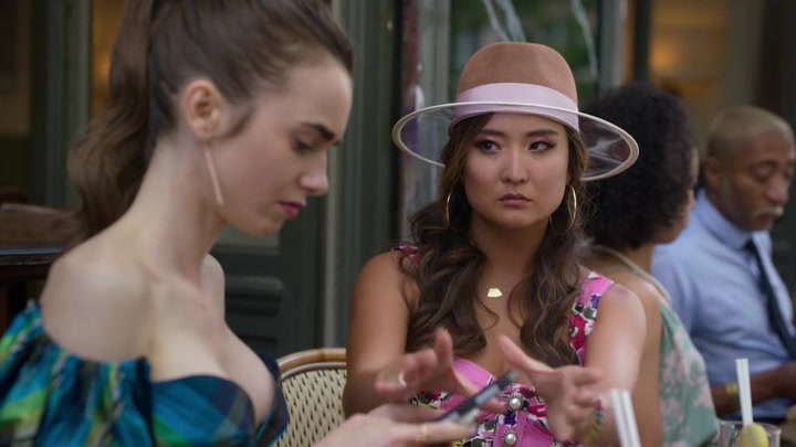 Emily_in_Paris_S02E07_WEBRip_x264-ION10_2131.jpg