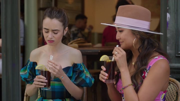 Emily_in_Paris_S02E07_WEBRip_x264-ION10_2157.jpg